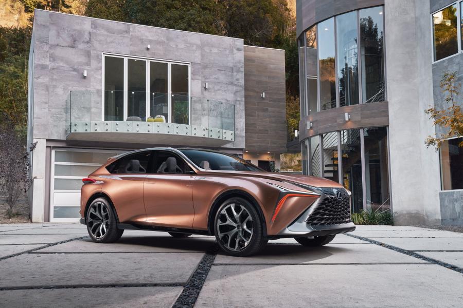  Lexus LF-1 Limitless 2018 года  (фото 10 из 72)